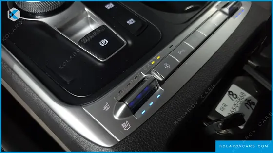 KIA CARNIVAL GASOLINE 9-SEATER PRESTIGE