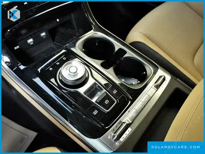 KIA CARNIVAL GASOLINE 9-SEATER SIGNATURE