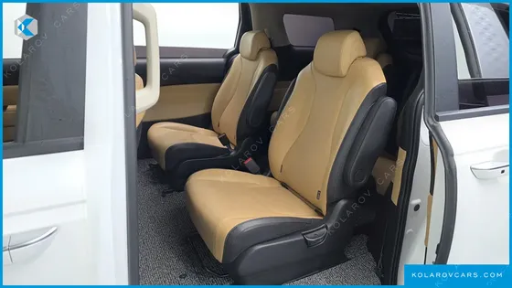 KIA CARNIVAL GASOLINE 9-SEATER PRESTIGE