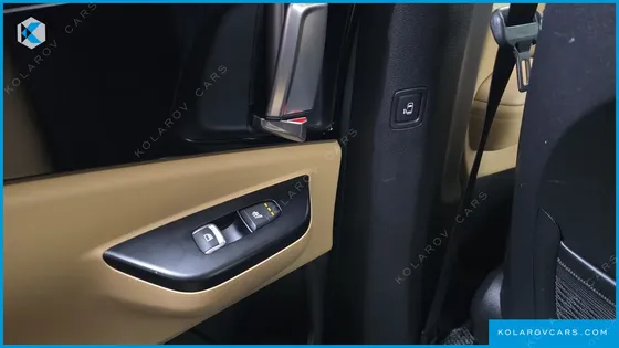 KIA CARNIVAL GASOLINE 9-SEATER PRESTIGE