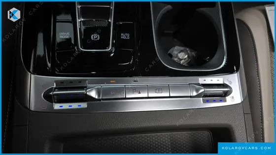 KIA CARNIVAL GASOLINE 7-SEATER SIGNATURE