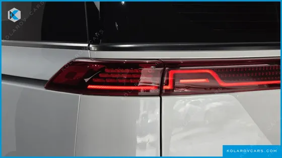 KIA CARNIVAL GASOLINE 7-SEATER SIGNATURE