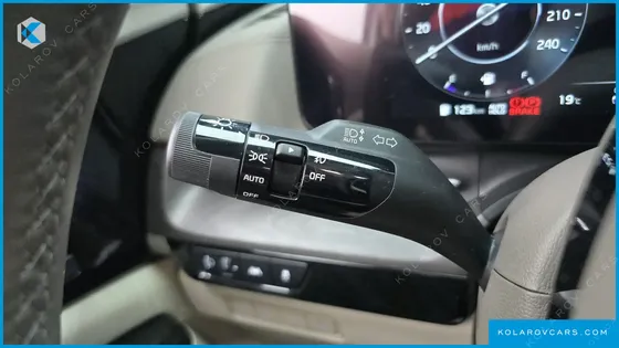 KIA CARNIVAL GASOLINE 7-SEATER SIGNATURE