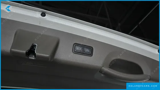 KIA CARNIVAL GASOLINE 7-SEATER SIGNATURE