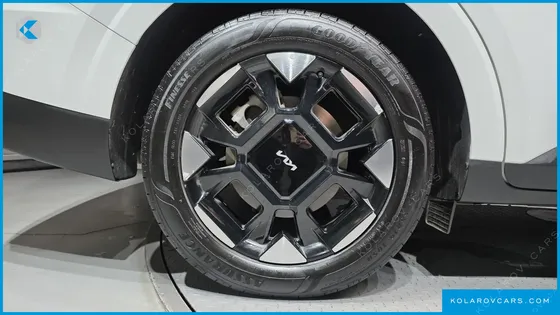 KIA CARNIVAL DIESEL 7-SEATER OUTDOOR