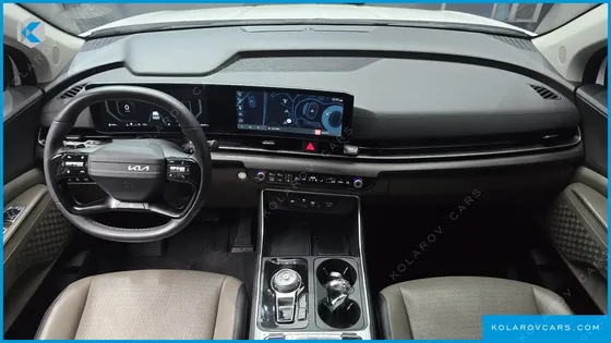 KIA CARNIVAL DIESEL 7-SEATER OUTDOOR