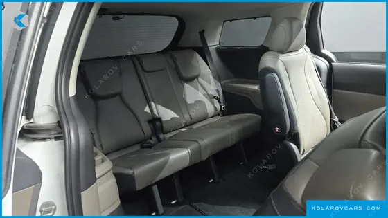 KIA CARNIVAL DIESEL 7-SEATER OUTDOOR