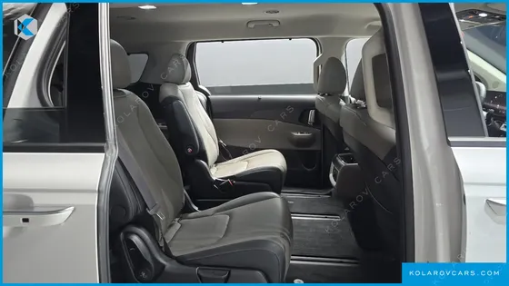 KIA CARNIVAL DIESEL 7-SEATER OUTDOOR
