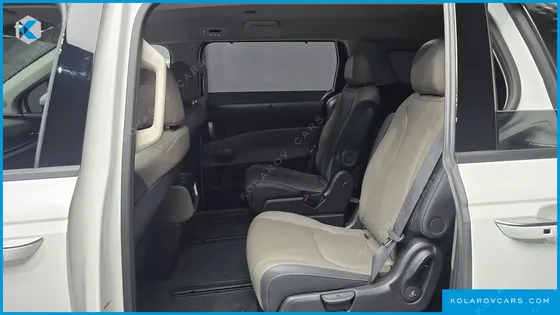 KIA CARNIVAL DIESEL 7-SEATER OUTDOOR