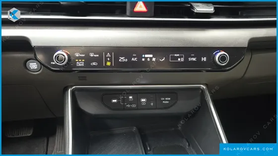 KIA CARNIVAL DIESEL 7-SEATER OUTDOOR