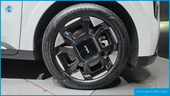 KIA CARNIVAL DIESEL 7-SEATER OUTDOOR