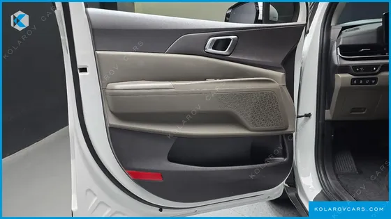 KIA CARNIVAL DIESEL 7-SEATER OUTDOOR