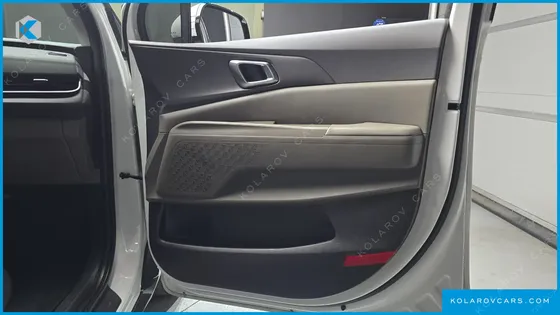 KIA CARNIVAL DIESEL 7-SEATER OUTDOOR