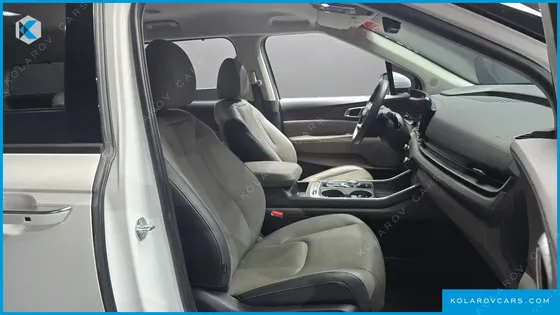 KIA CARNIVAL DIESEL 7-SEATER OUTDOOR
