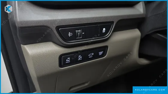 KIA CARNIVAL DIESEL 7-SEATER OUTDOOR