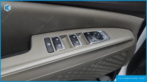 KIA CARNIVAL DIESEL 7-SEATER OUTDOOR