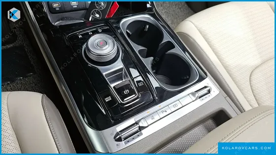 KIA CARNIVAL GASOLINE 7-SEATER SIGNATURE