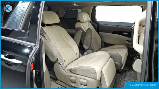 KIA CARNIVAL GASOLINE 7-SEATER SIGNATURE