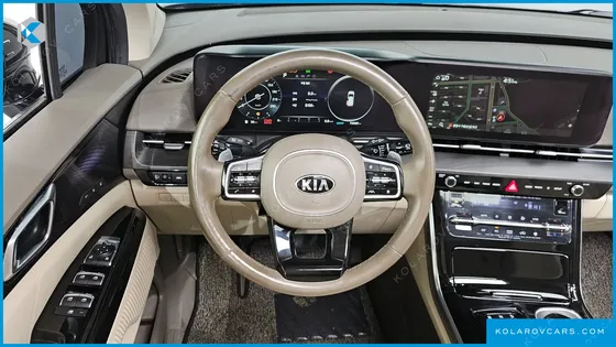 KIA CARNIVAL GASOLINE 7-SEATER SIGNATURE