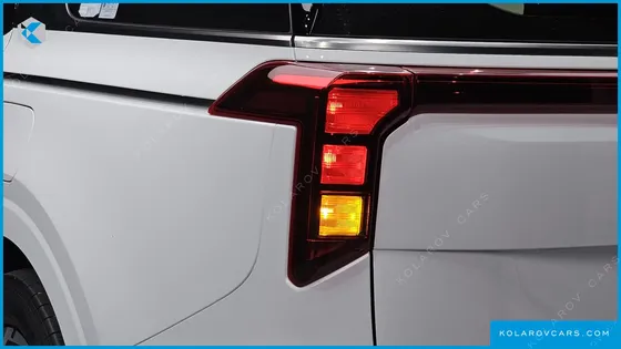 KIA CARNIVAL DIESEL 9-SEATER NOBLESSE
