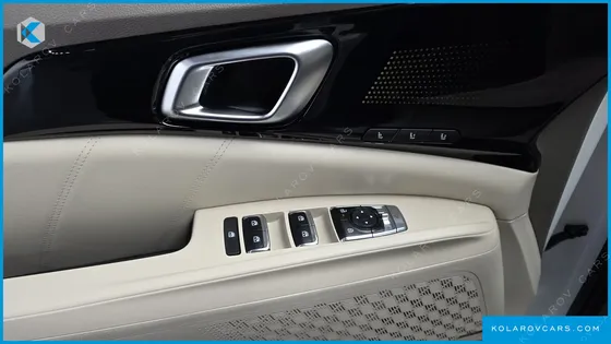 KIA CARNIVAL DIESEL 9-SEATER SIGNATURE