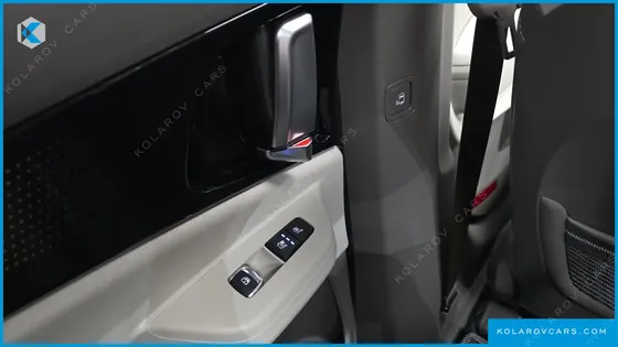 KIA CARNIVAL DIESEL 9-SEATER SIGNATURE