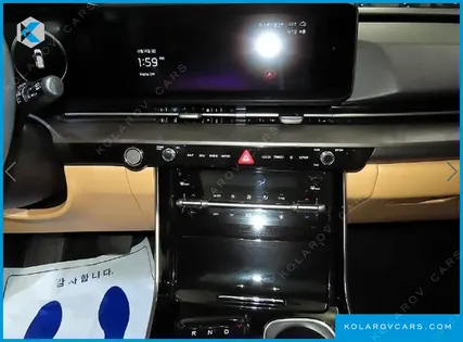 KIA CARNIVAL GASOLINE 9-SEATER SIGNATURE