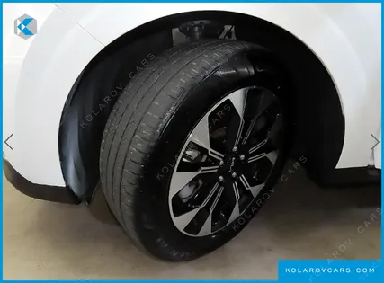 KIA CARNIVAL GASOLINE 9-SEATER SIGNATURE