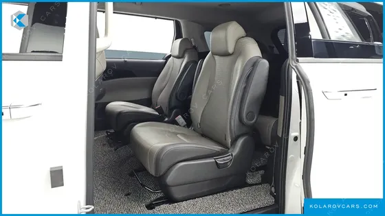 KIA CARNIVAL DIESEL 9-SEATER SIGNATURE