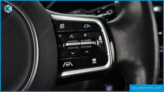 KIA CARNIVAL DIESEL 9-SEATER SIGNATURE