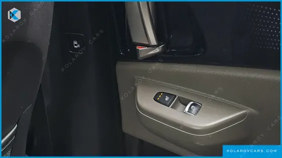 KIA CARNIVAL DIESEL 9-SEATER SIGNATURE