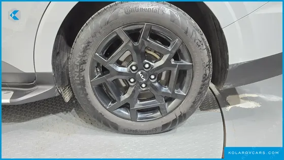 KIA CARNIVAL DIESEL 9-SEATER GRAVITY