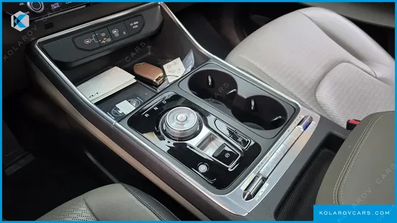 KIA CARNIVAL GASOLINE 9-SEATER NOBLESSE