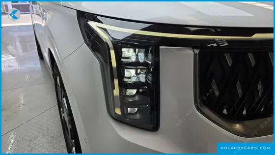 KIA CARNIVAL GASOLINE 9-SEATER NOBLESSE