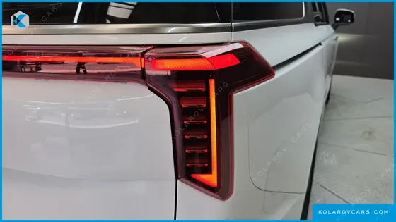 KIA CARNIVAL GASOLINE 9-SEATER NOBLESSE