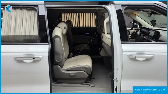 KIA CARNIVAL GASOLINE 9-SEATER HI-LIMOUSINE