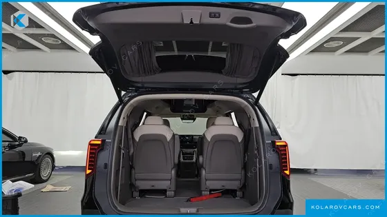 KIA CARNIVAL GASOLINE 9-SEATER HI LIMOUSINE