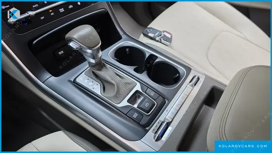 KIA CARNIVAL GASOLINE 9-SEATER PRESTIGE