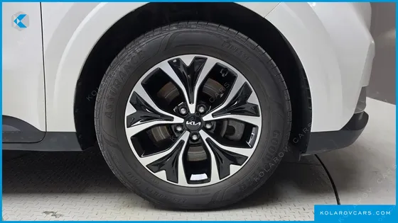 KIA CARNIVAL GASOLINE 9-SEATER PRESTIGE