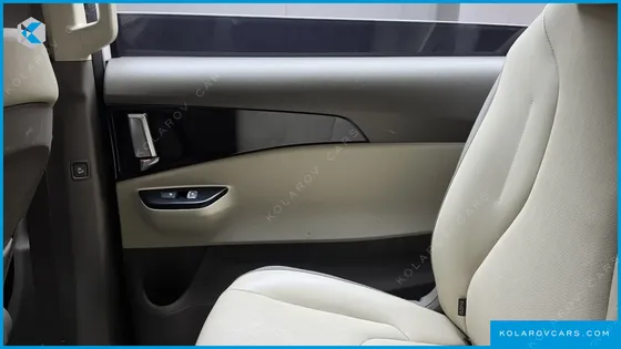 KIA CARNIVAL GASOLINE 9-SEATER PRESTIGE
