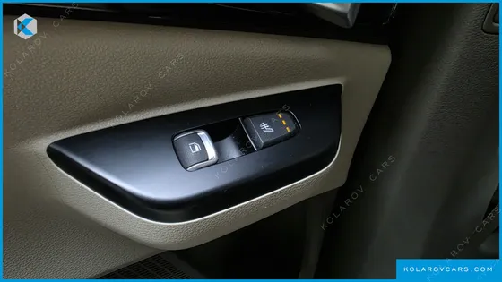 KIA CARNIVAL GASOLINE 9-SEATER PRESTIGE
