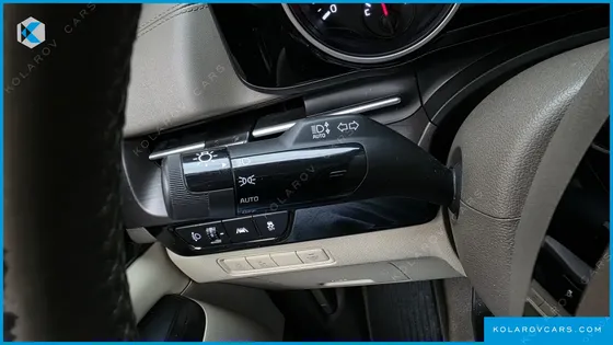 KIA CARNIVAL GASOLINE 9-SEATER PRESTIGE