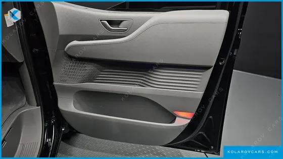 HYUNDAI STARIA HEV 1.6 LOUNGE 7-SEATER