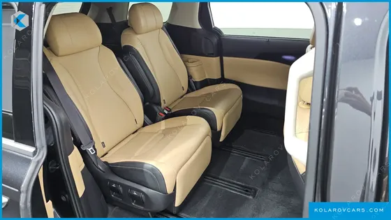KIA CARNIVAL GASOLINE 7-SEATER SIGNATURE