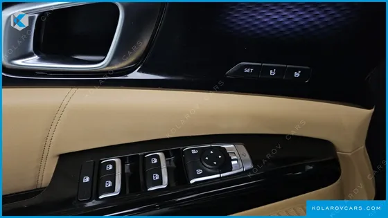 KIA CARNIVAL GASOLINE 7-SEATER SIGNATURE