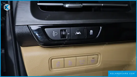 KIA CARNIVAL GASOLINE 7-SEATER SIGNATURE