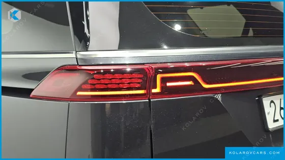 KIA CARNIVAL GASOLINE 7-SEATER SIGNATURE