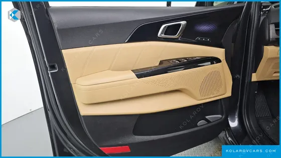 KIA CARNIVAL GASOLINE 7-SEATER SIGNATURE