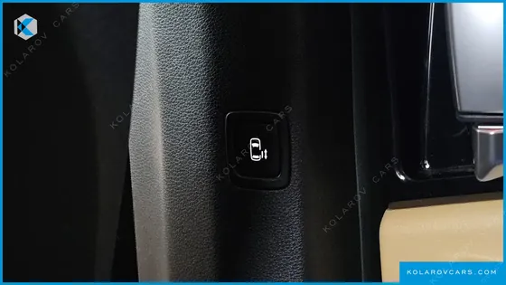 KIA CARNIVAL GASOLINE 7-SEATER SIGNATURE