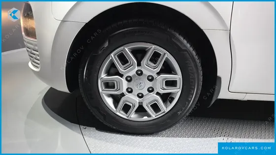 HYUNDAI STARIA TOURER 9-SEATER